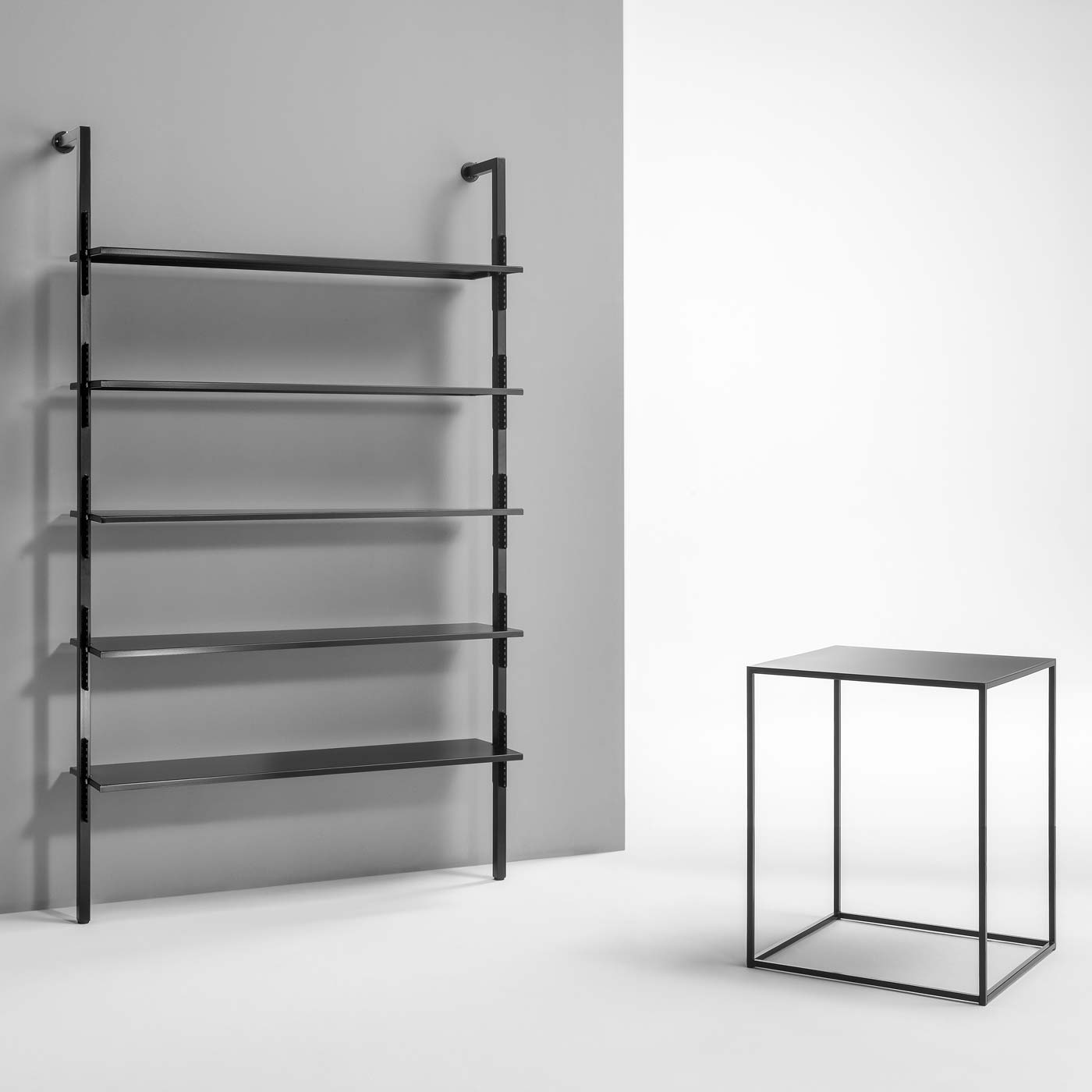 Arredi Metallici per Negozi e Showroom - Emmesystem